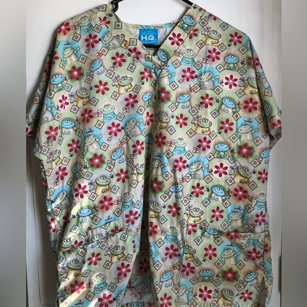 Frogs and Flowers Womens Medium Scrubs Great Condition